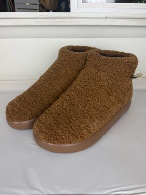 ROAM Fuzzy Magic Moon Booties size 11